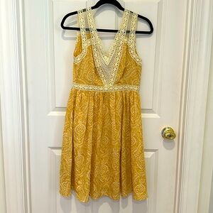 Rye boutique brand dress with lace trim M medium
